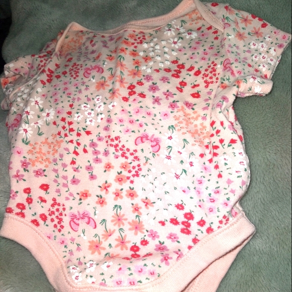 Old Navy pink flower onesie 0 to 3 month. - Picture 1 of 1